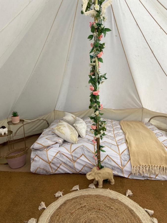 Country Bumpkins Luxury Glamping Hotel Wellingore Bagian luar foto