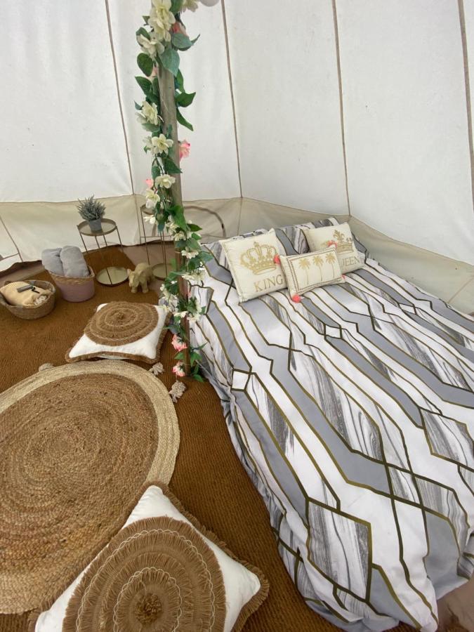 Country Bumpkins Luxury Glamping Hotel Wellingore Bagian luar foto
