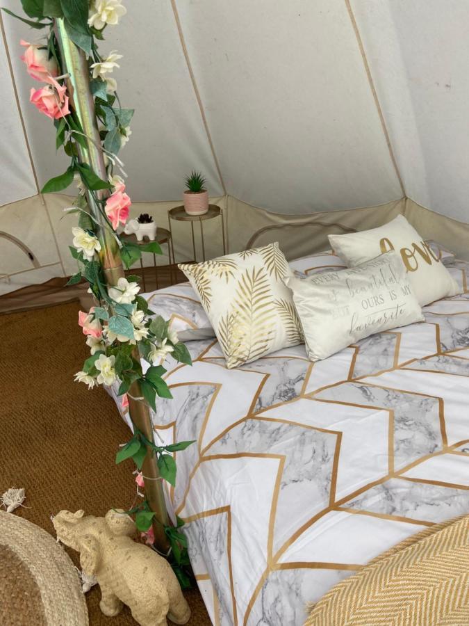 Country Bumpkins Luxury Glamping Hotel Wellingore Bagian luar foto