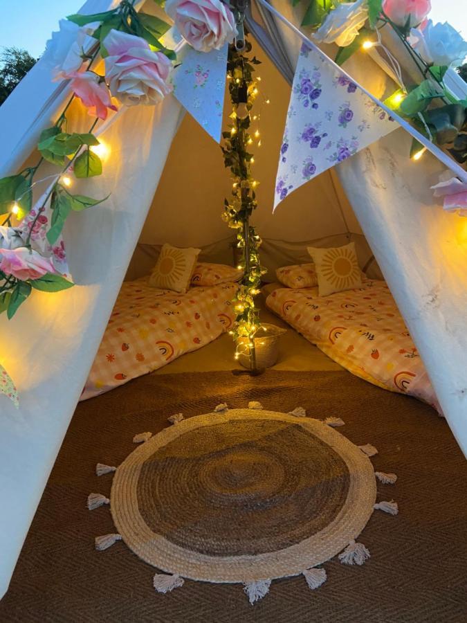 Country Bumpkins Luxury Glamping Hotel Wellingore Bagian luar foto