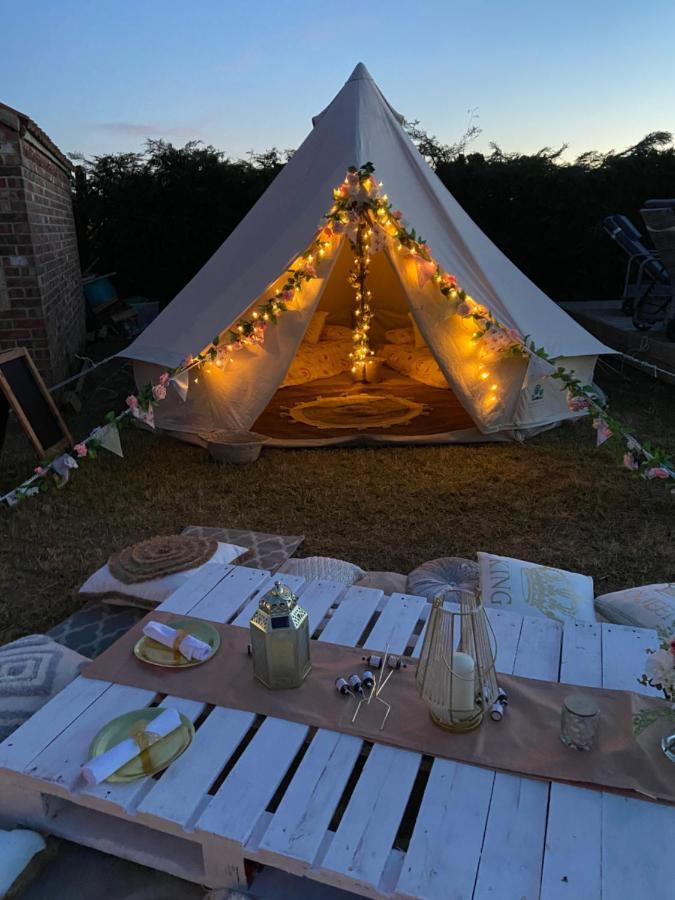 Country Bumpkins Luxury Glamping Hotel Wellingore Bagian luar foto