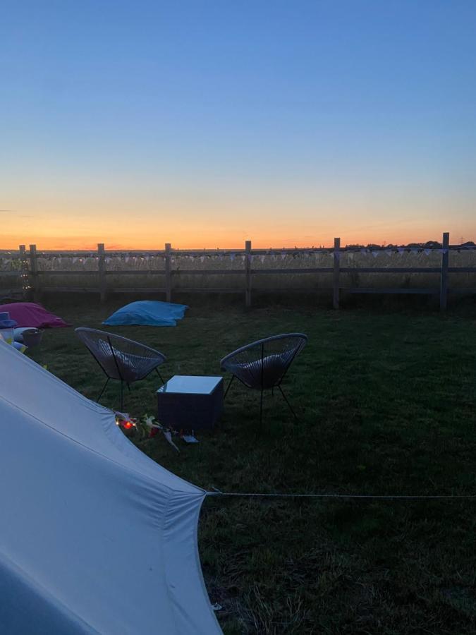 Country Bumpkins Luxury Glamping Hotel Wellingore Bagian luar foto