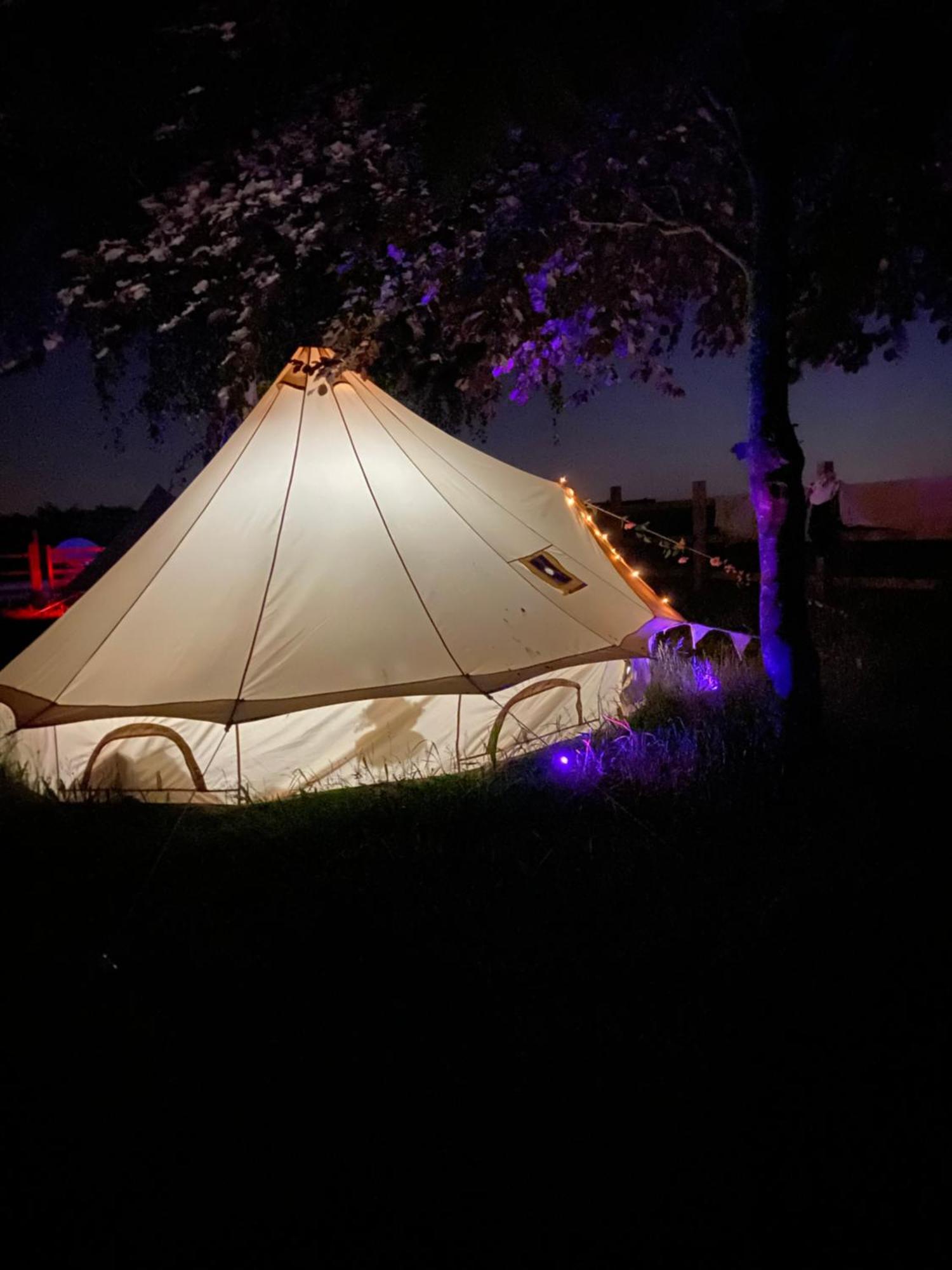 Country Bumpkins Luxury Glamping Hotel Wellingore Bagian luar foto
