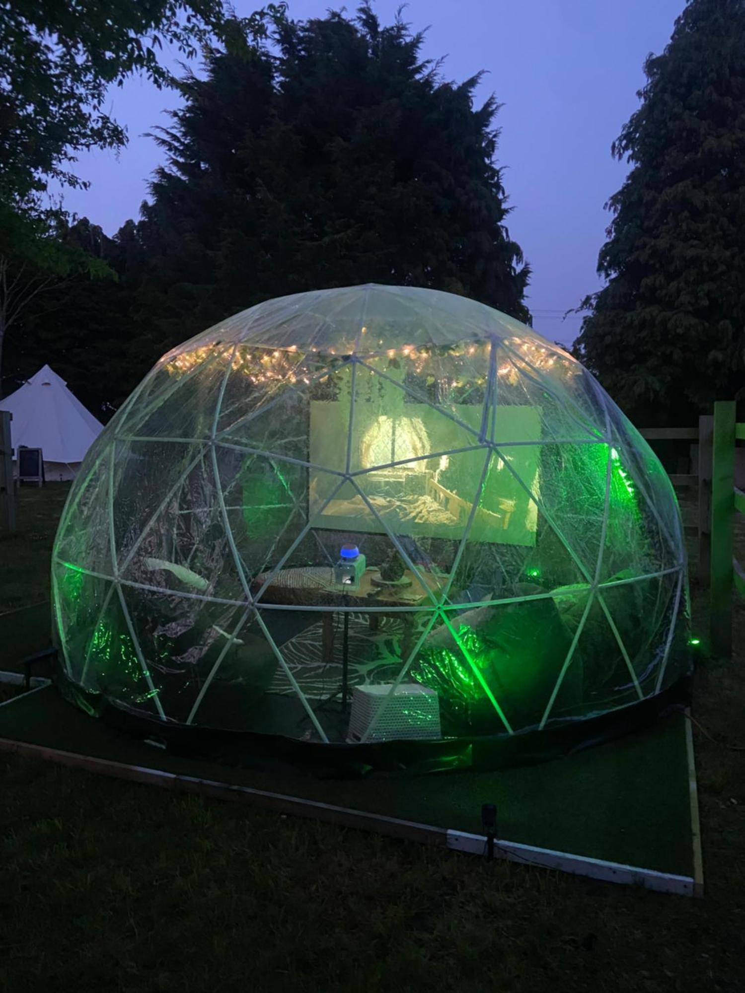 Country Bumpkins Luxury Glamping Hotel Wellingore Bagian luar foto